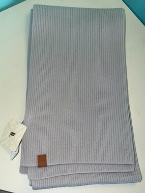 Fabletics Women’s Scarf - Light Gray